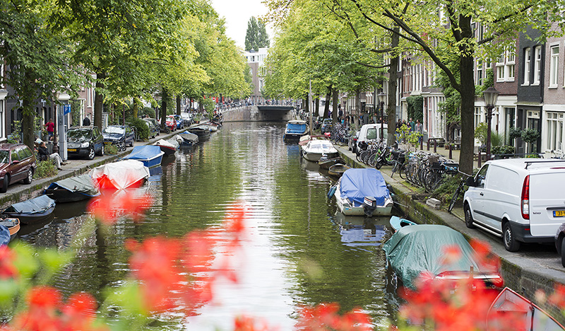 1-Amsterdam_Canal_(8313912614)