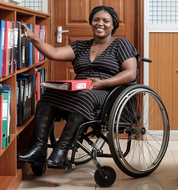 Salome in a library in her wheelchair from Motivation
