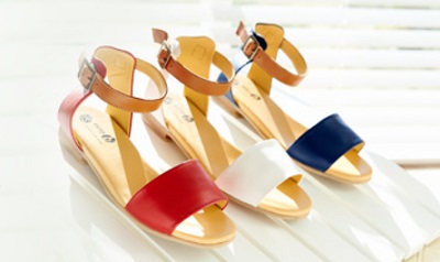 Fashionable sandals for wider feet