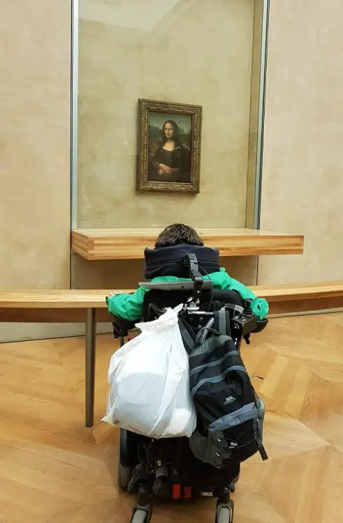 Wheelchair user Derry Felton in the Louvre