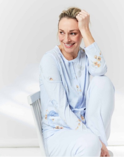Adaptive clothing: velcro-fastening PJ set for disabled people