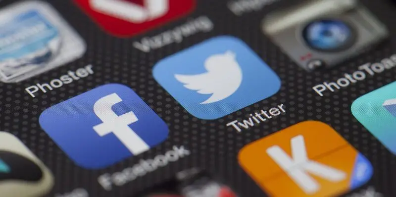 Facebook and Twitter apps on a mobile phone