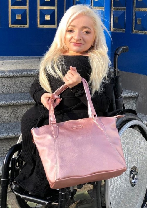 Sam Renke in her wheelchair with her accessible handbag
