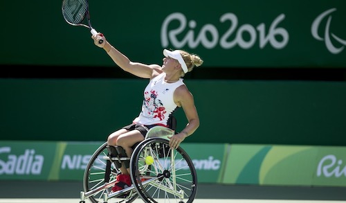Jordanne Whiley playing wheelchair tennis